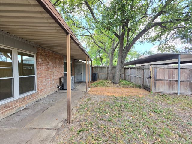 11805 Southlake Drive, Houston, TX 77077