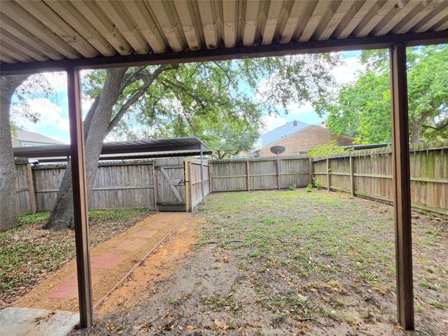 11805 Southlake Drive, Houston, TX 77077