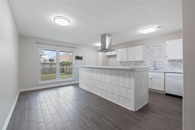 11805 Southlake Drive, Houston, TX 77077