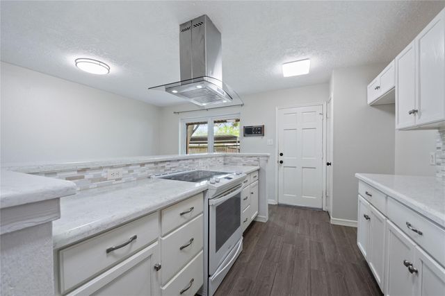 11805 Southlake Drive, Houston, TX 77077