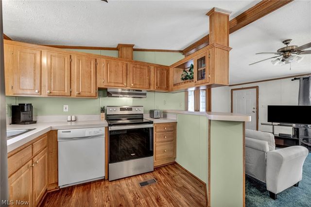 14 Cherry Lane, Olmsted Twp, OH 44138