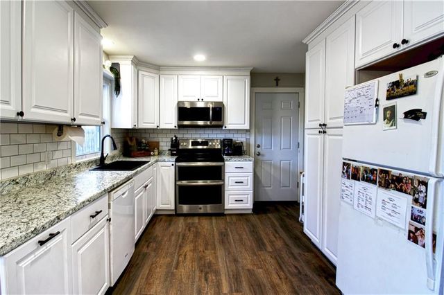 1705 Countryside Drive, Pittsburg, KS 66762