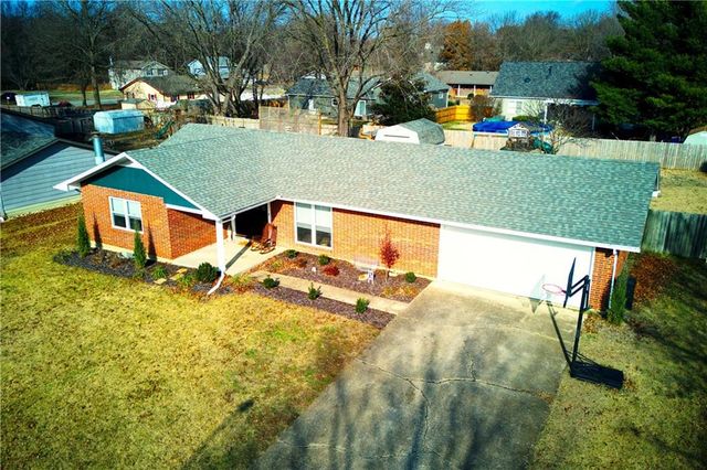1705 Countryside Drive, Pittsburg, KS 66762