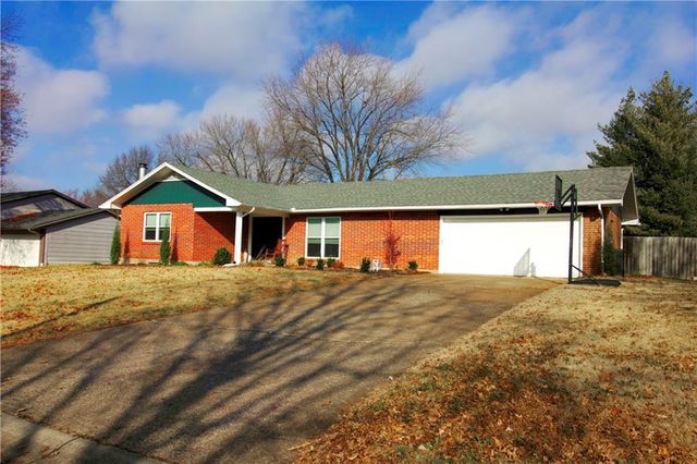 1705 Countryside Drive, Pittsburg, KS 66762