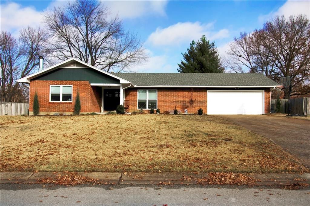 1705 Countryside Drive, Pittsburg, KS 66762