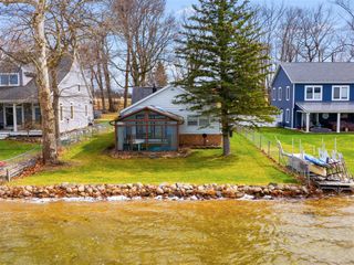 8664 E Long Lake Drive, Scotts, MI 49088