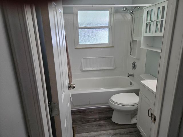 3325 Latonia, Columbus, OH 43232