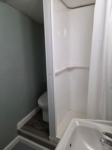 3325 Latonia, Columbus, OH 43232