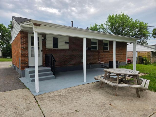 3325 Latonia, Columbus, OH 43232