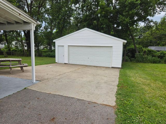 3325 Latonia, Columbus, OH 43232