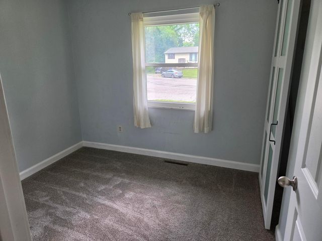 3325 Latonia, Columbus, OH 43232