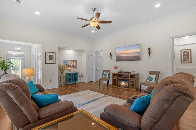 1727 Suncrest Dr., Myrtle Beach, SC 29577