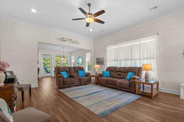 1727 Suncrest Dr., Myrtle Beach, SC 29577