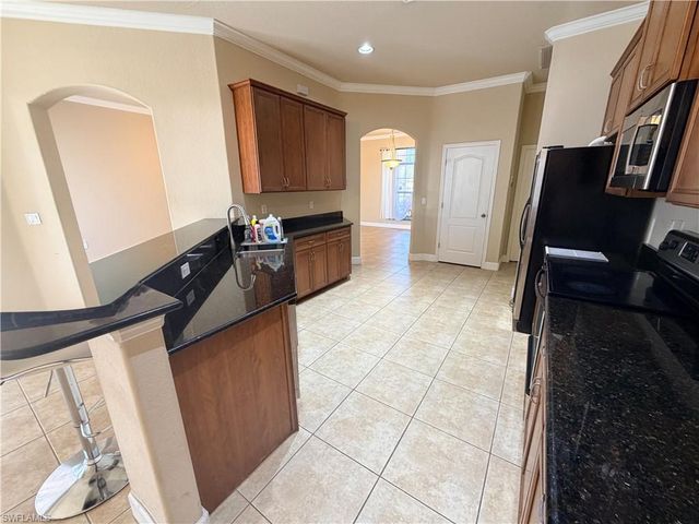 2110 SW 38th TER, Cape Coral, FL 33914