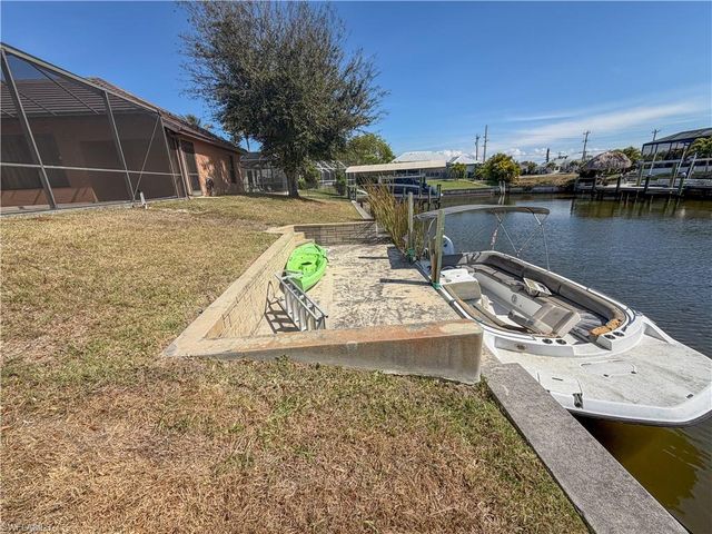 2110 SW 38th TER, Cape Coral, FL 33914