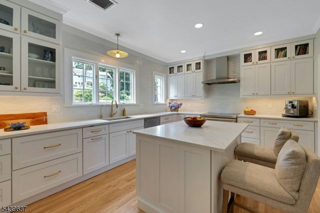 66 Ball Rd, Mountain Lakes Boro, NJ 07046