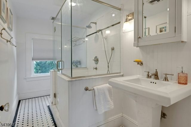 66 Ball Rd, Mountain Lakes Boro, NJ 07046