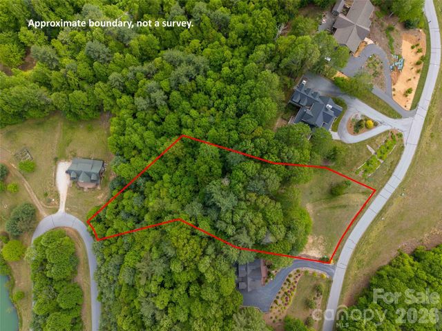 661 Whites Lake Boulevard, Saluda, NC 28773