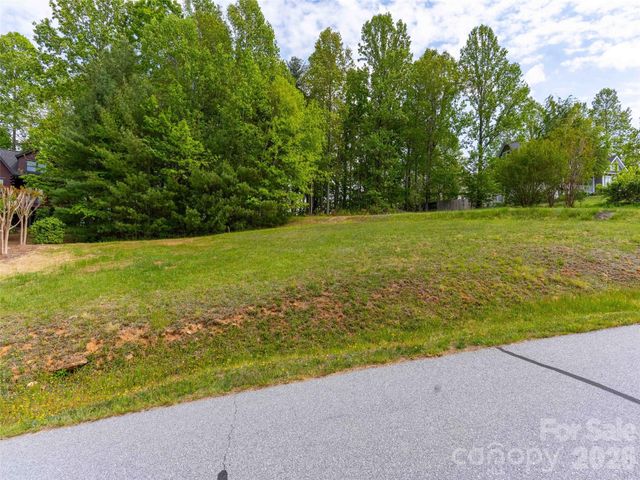 661 Whites Lake Boulevard, Saluda, NC 28773