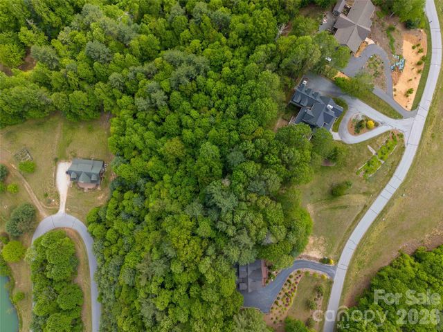 661 Whites Lake Boulevard, Saluda, NC 28773