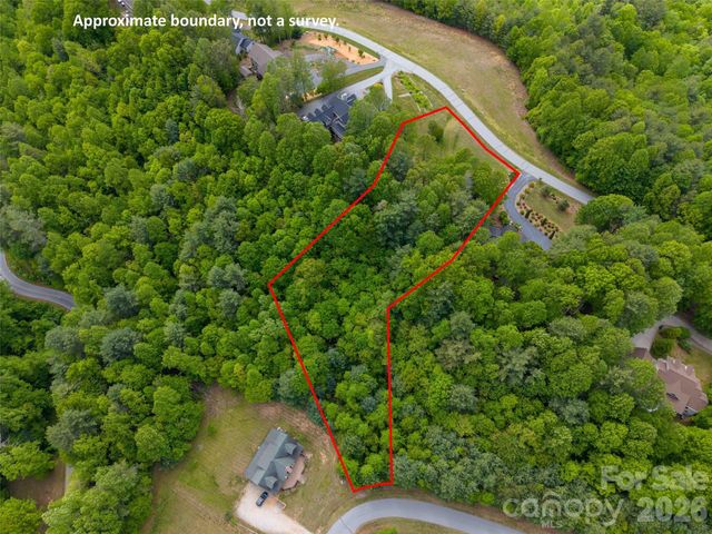 661 Whites Lake Boulevard, Saluda, NC 28773