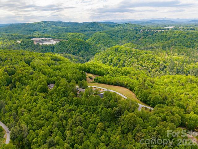 661 Whites Lake Boulevard, Saluda, NC 28773