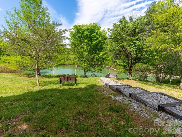 661 Whites Lake Boulevard, Saluda, NC 28773