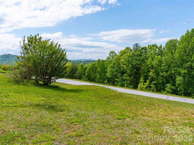 661 Whites Lake Boulevard, Saluda, NC 28773