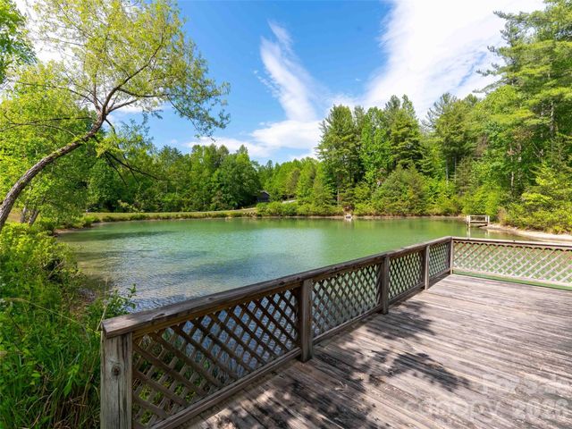 661 Whites Lake Boulevard, Saluda, NC 28773
