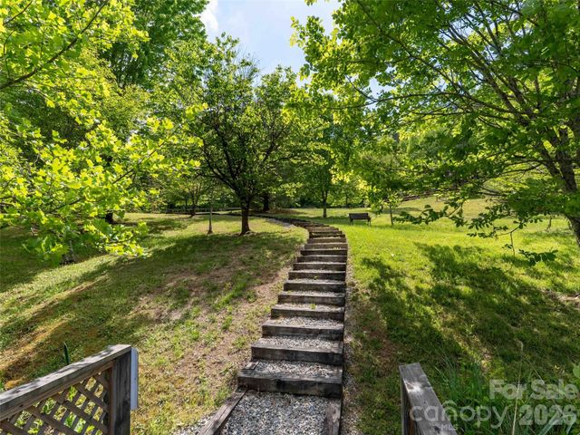 661 Whites Lake Boulevard, Saluda, NC 28773