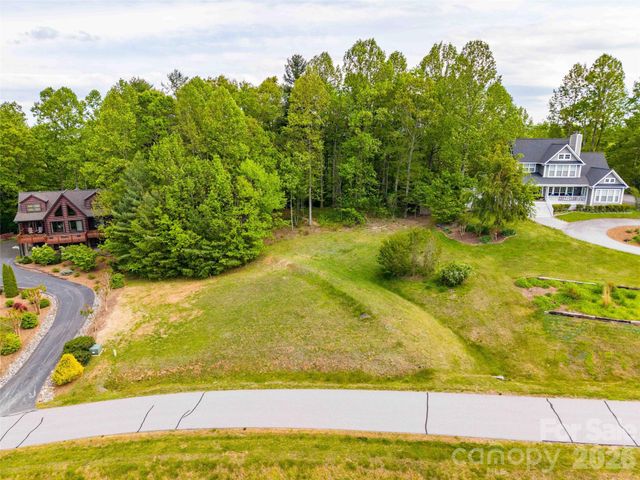 661 Whites Lake Boulevard, Saluda, NC 28773