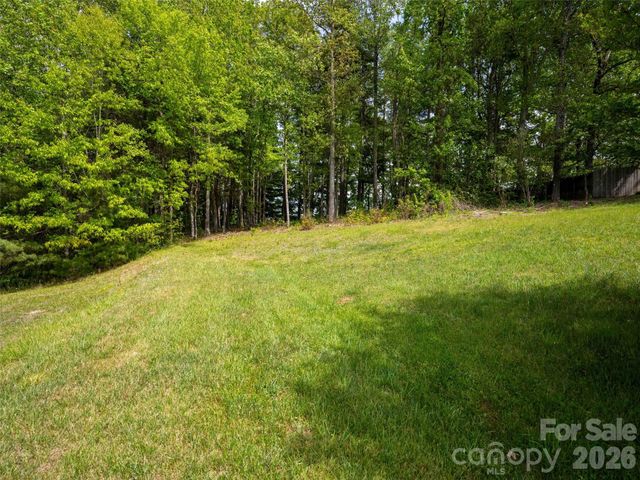 661 Whites Lake Boulevard, Saluda, NC 28773