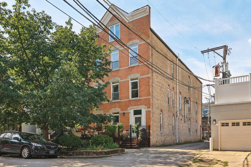 2228 N Hamilton Avenue 2F, Chicago, IL 60647 — exterior