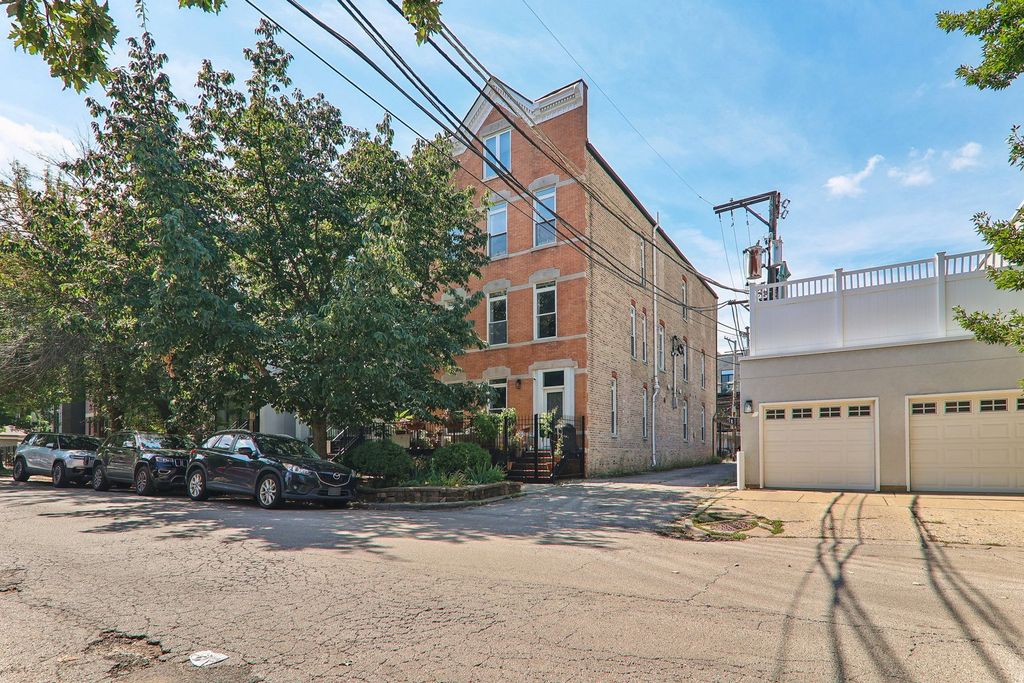 2228 N Hamilton Avenue 2F, Chicago, IL 60647 — photo 2