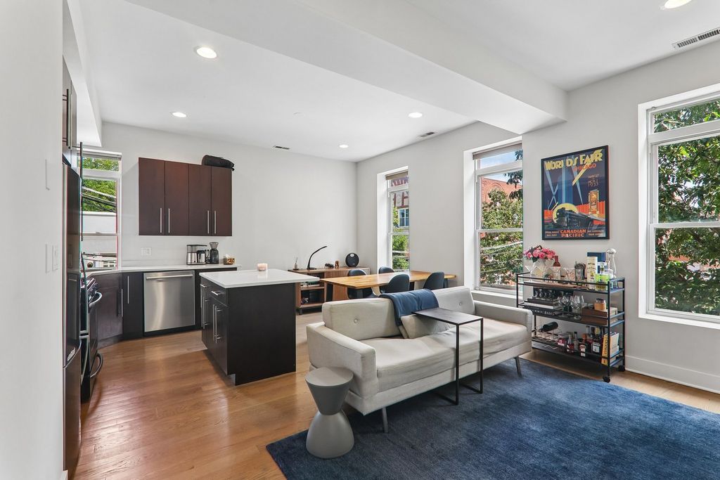 2228 N Hamilton Avenue 2F, Chicago, IL 60647 — photo 3