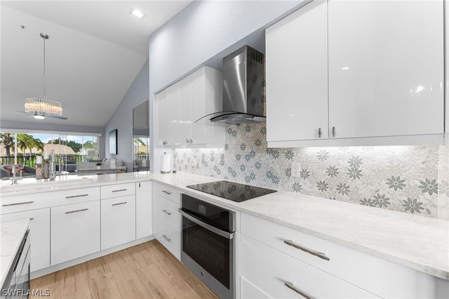 9035 Michael CIR 3, Naples, FL 34113