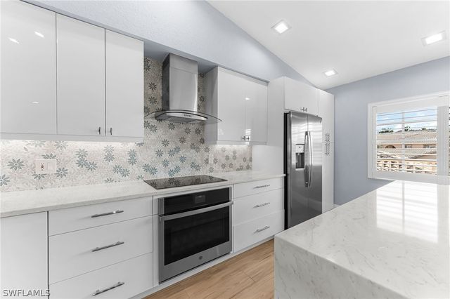 9035 Michael CIR 3, Naples, FL 34113