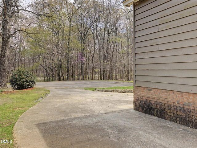 9 Pinecourt Drive, Siler City, NC 27344