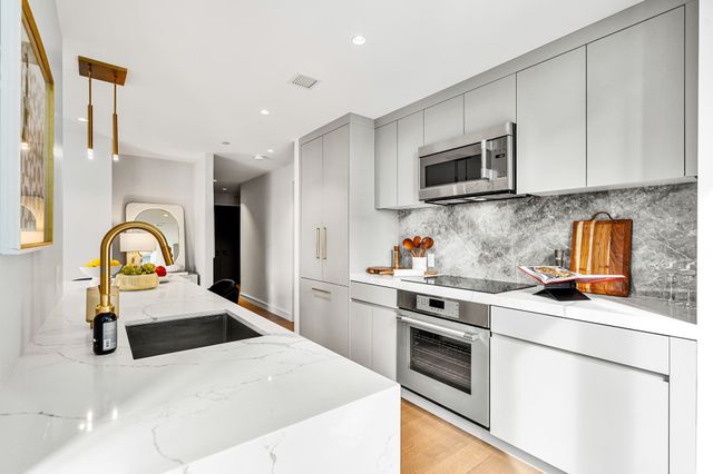 55 Lagrange St PH21B, Boston, MA 02116