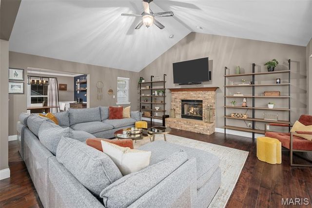 518 Spring Meadow Crossing, Wentzville, MO 63385