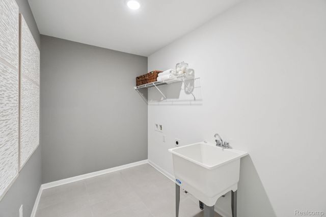 283 Lantana Drive, Brighton, MI 48116