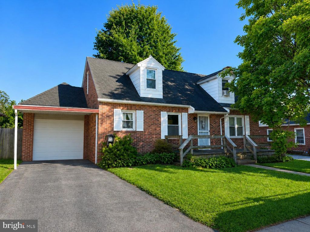 56 MAYFIELD ST, Dover, PA 17315