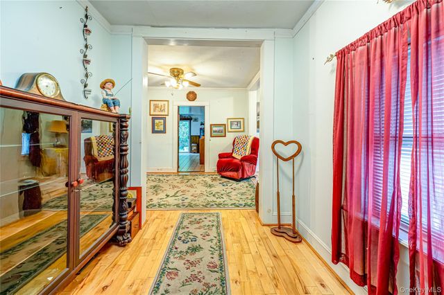 34 Boulevard Avenue, Greenlawn, NY 11740