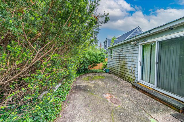 34 Boulevard Avenue, Greenlawn, NY 11740
