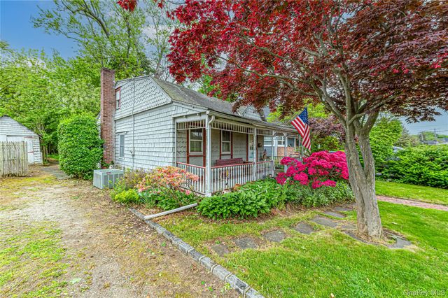 34 Boulevard Avenue, Greenlawn, NY 11740