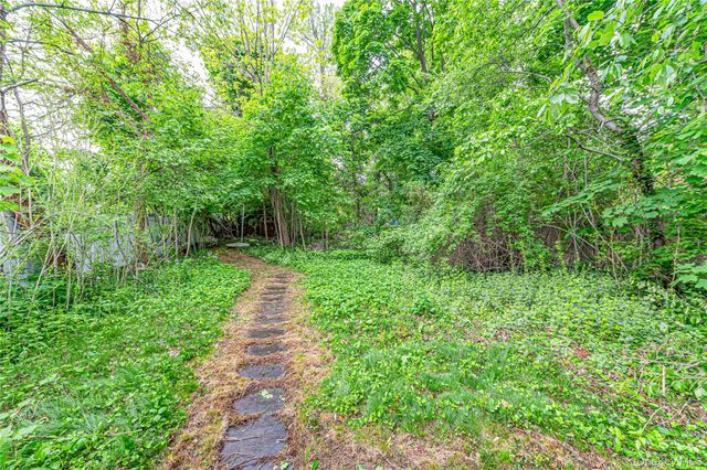 34 Boulevard Avenue, Greenlawn, NY 11740
