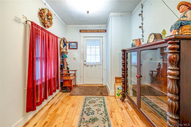 34 Boulevard Avenue, Greenlawn, NY 11740