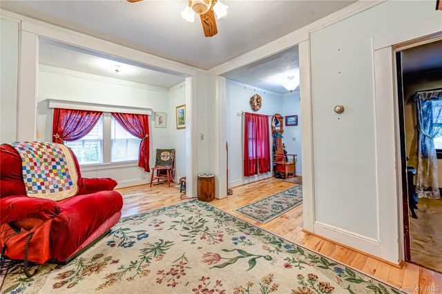34 Boulevard Avenue, Greenlawn, NY 11740