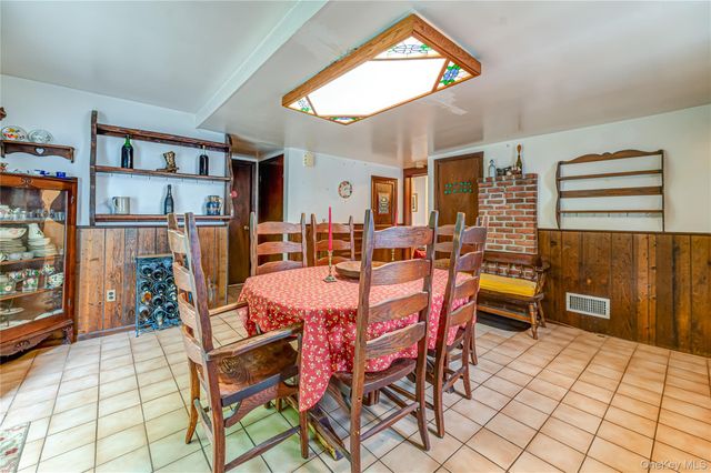 34 Boulevard Avenue, Greenlawn, NY 11740