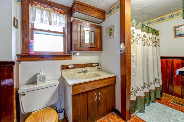 34 Boulevard Avenue, Greenlawn, NY 11740